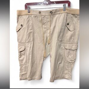 Old Navy women's Tan cargo shorts women’s size Xl